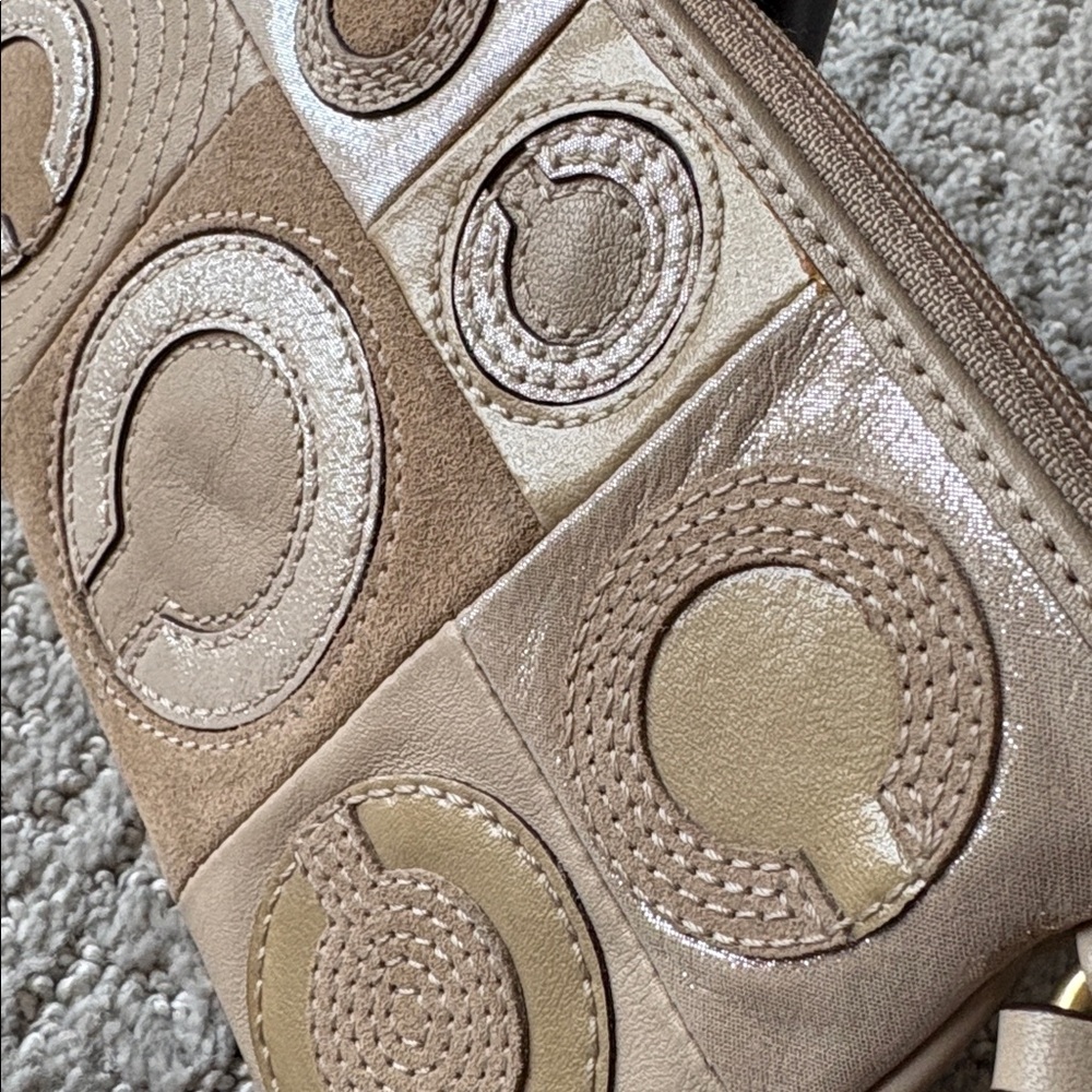 Coach Wristlet EUC Limited Edition Mia Madison